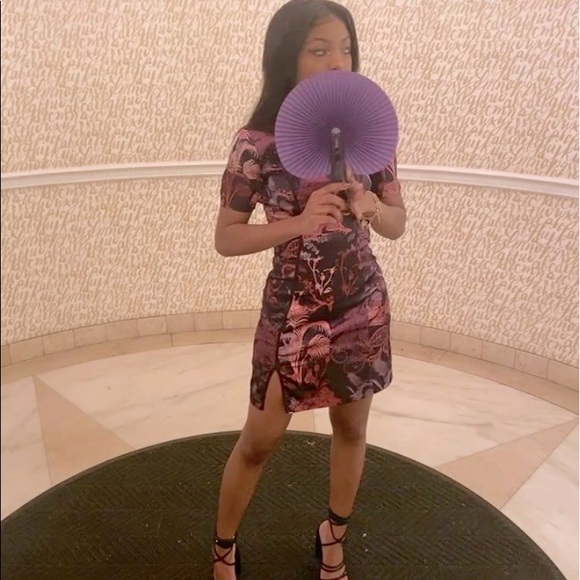 Chic dress is an XS from Pretty Little Thing 💕 - Picture 2 of 3